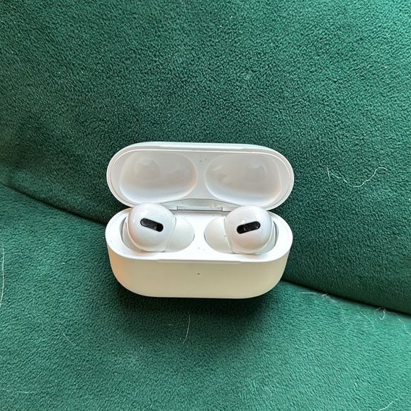 Apple AirPods Pro. Excellent condition. - Picture 3 of 7